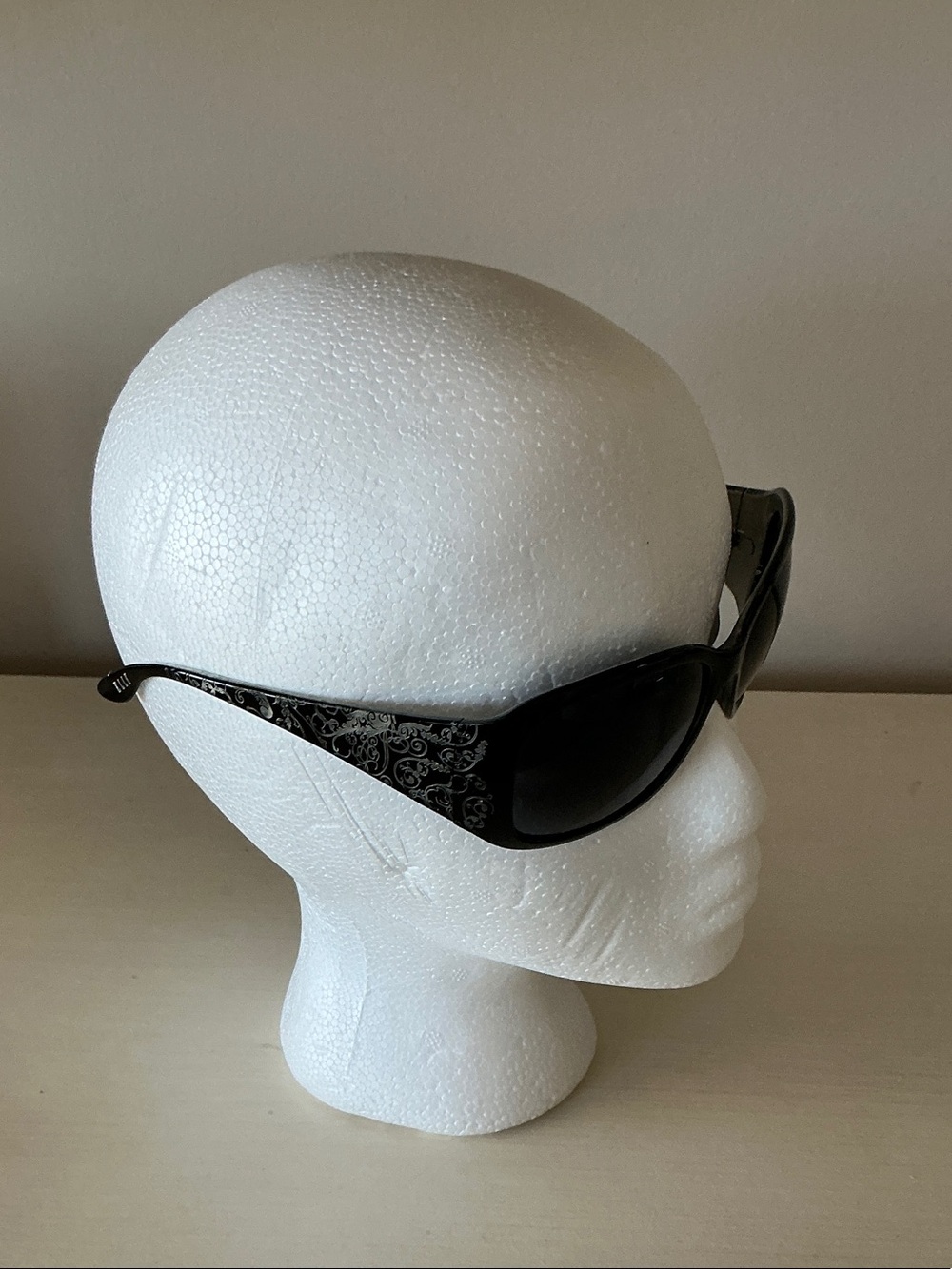 Elle Black & Gray Oversized Women's Sunglasses - Picture 10 of 11